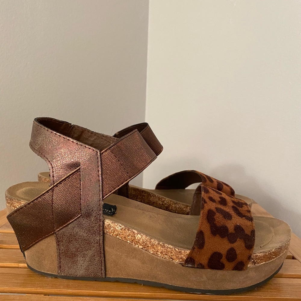 Cheetah Wedge Sandals, Great Shape !!